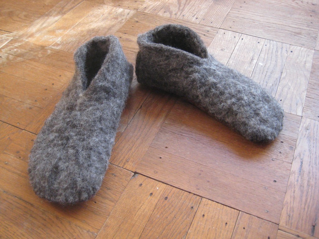 slippers finis